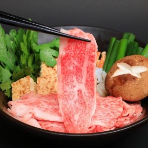 松阪牛のすき焼きの箸上げ（土鍋）