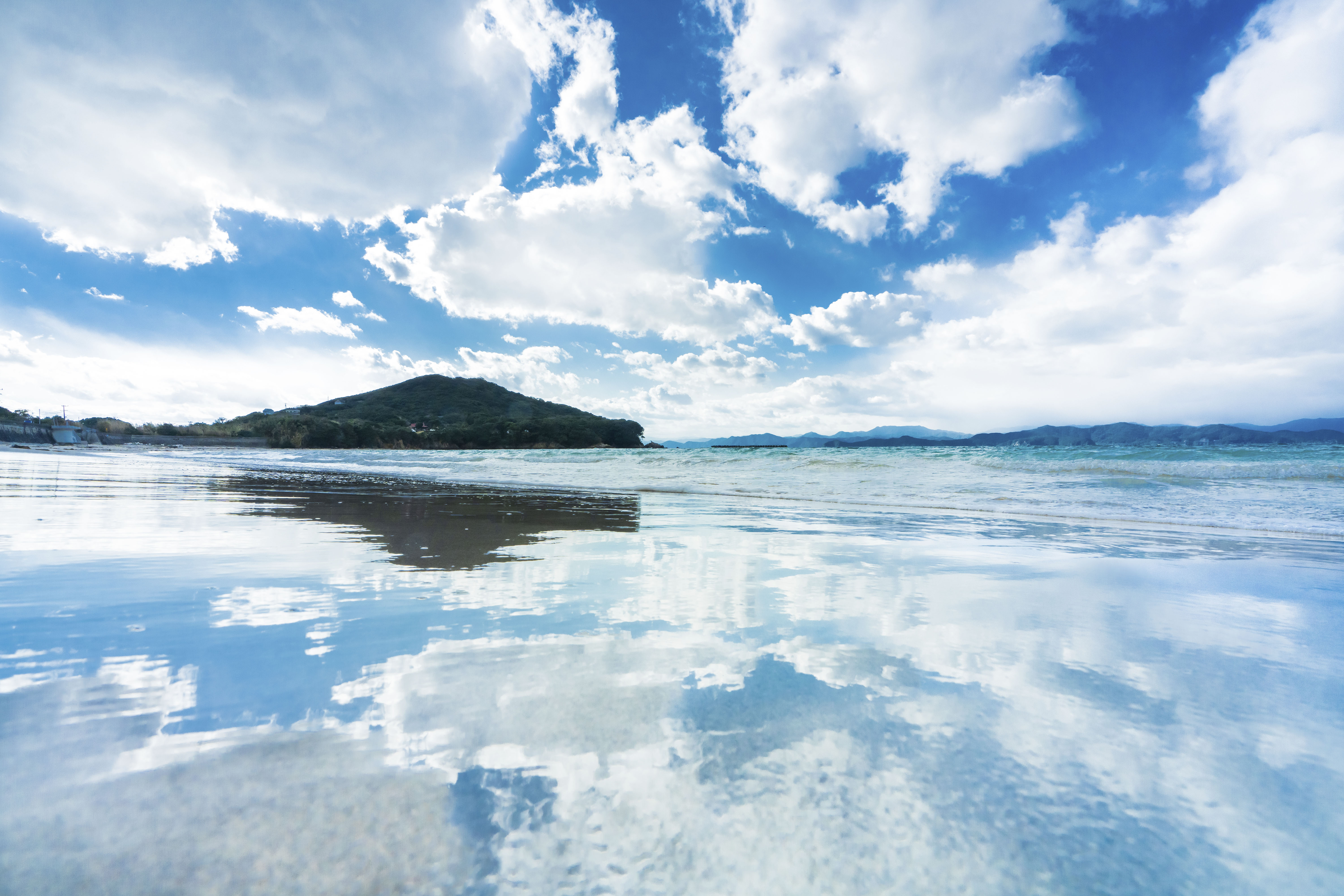 志摩市 御座白浜海水浴場の写真 ウユニ塩湖みたいに見える御座白浜 高画質な三重の風景写真は三重フォトギャラリー