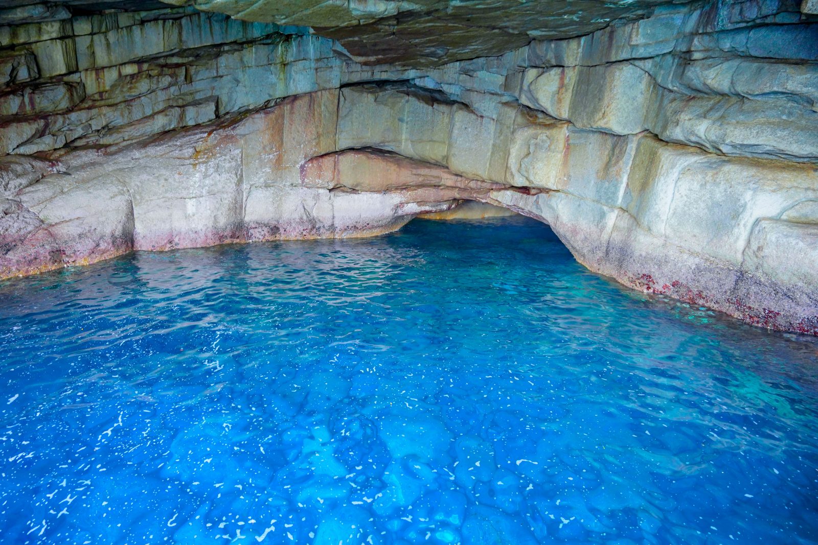 青の洞窟の中