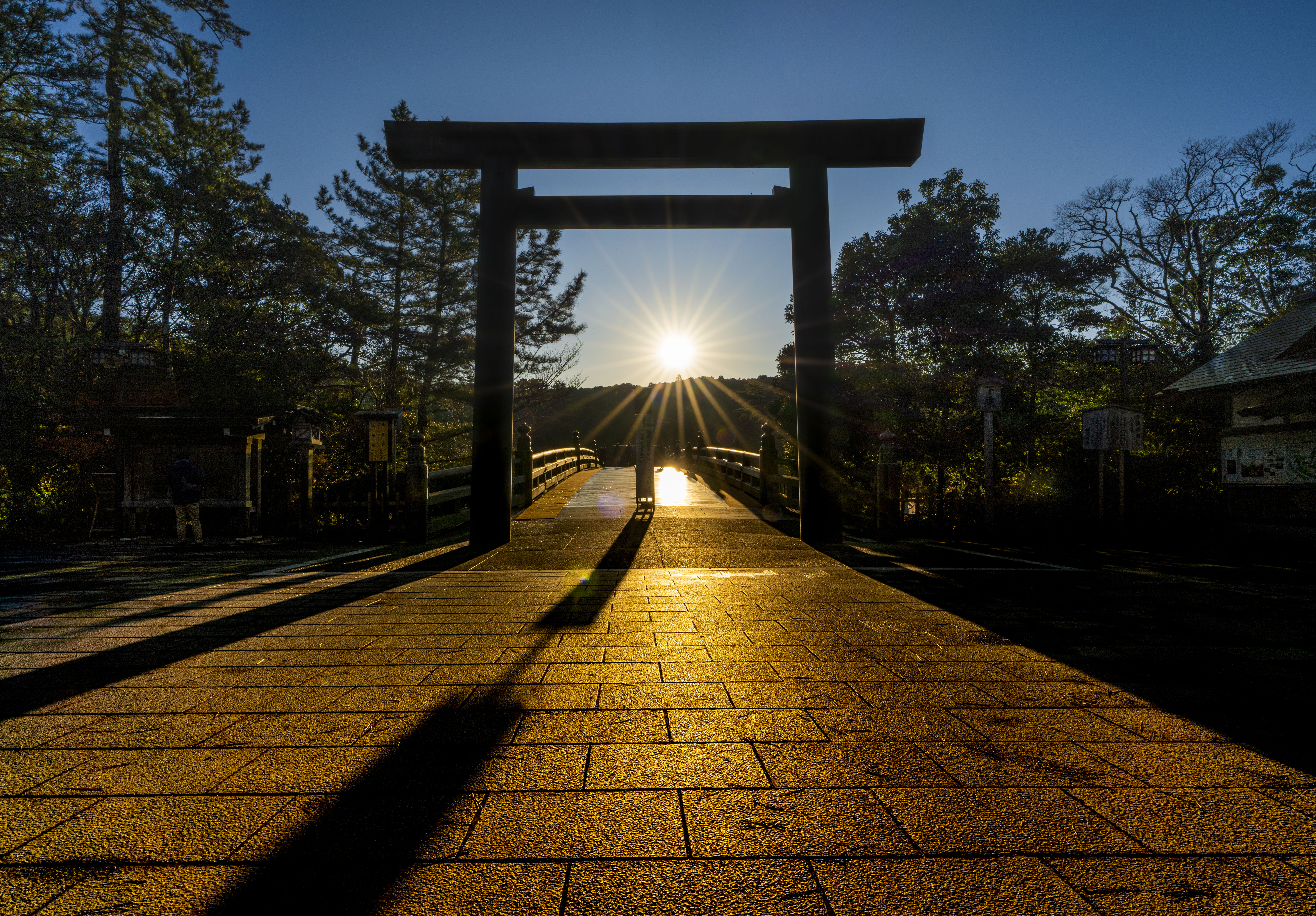 伊勢市 伊勢神宮の写真 宇治橋からの日の出 高画質な三重の風景写真は三重フォトギャラリー