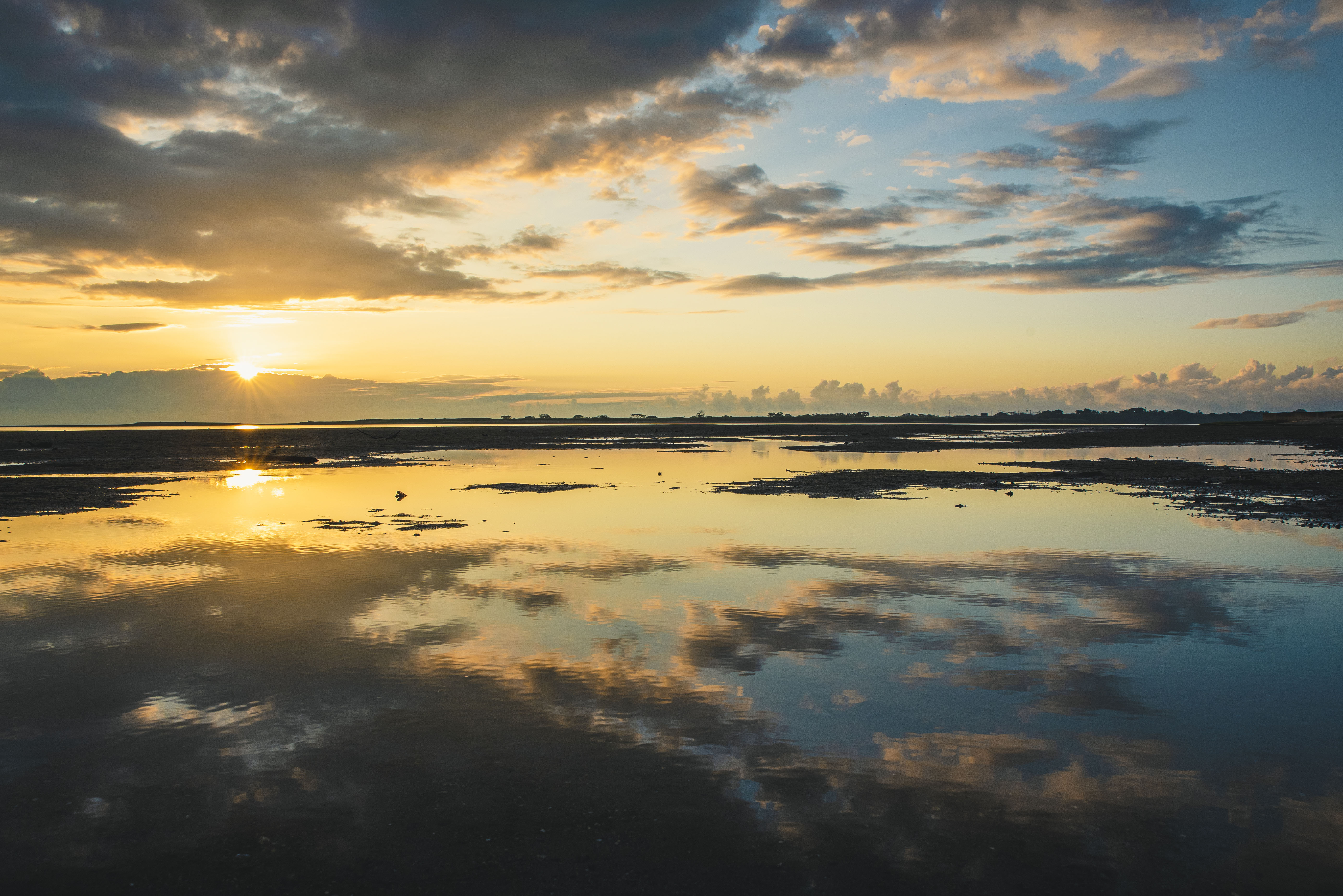 松名瀬海岸の写真 朝焼けリフレクション 高画質な三重の風景写真は三重フォトギャラリー